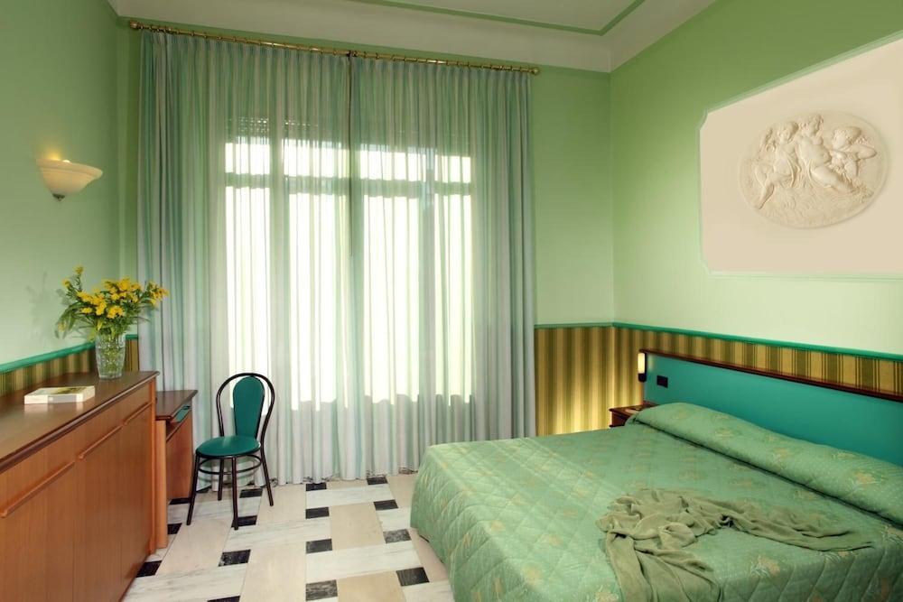 Hotel Dorica Рим Екстериор снимка