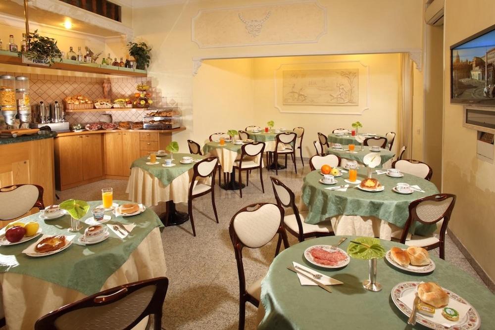 Hotel Dorica Рим Екстериор снимка