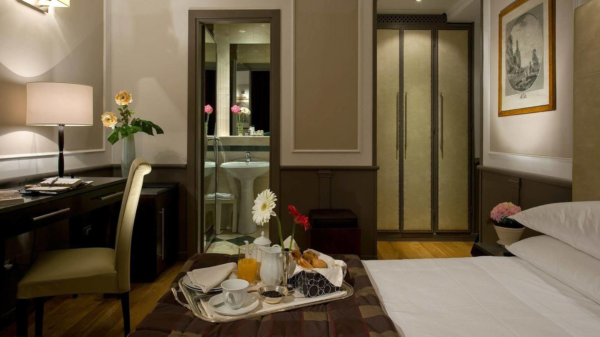 Hotel Dorica Рим Екстериор снимка
