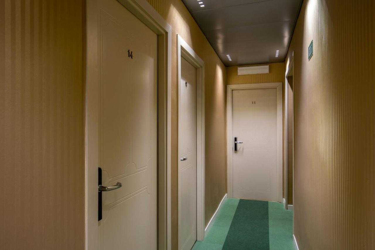 Hotel Dorica Рим Екстериор снимка